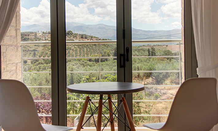 A MODERN HOUSE THAT RESPECTS ITS SURROUNDINGS