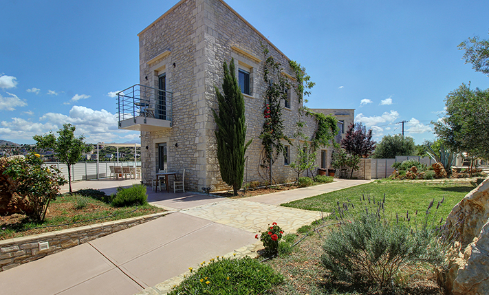 MEDITERRANEAN LIVING IN MODERN STYLE