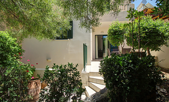 IN A LUSH COMPLEX WITH SPACIOUS SWIMMING POOLS