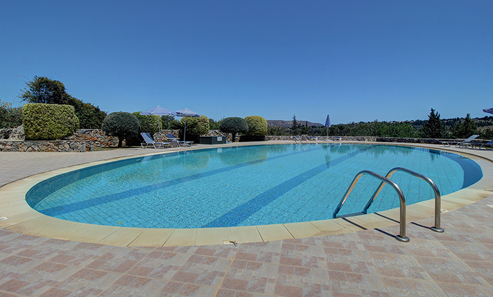 ΣΕ ΠΕΡΙΠΟΙΗΜΕΝΟ ΣΥΓΚΡΟΤΗΜΑ ΜΕ ΜΕΓΑΛΗ ΠΙΣΙΝΑ