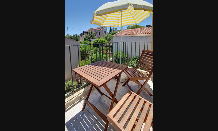 IN A LUSH COMPLEX WITH SPACIOUS SWIMMING POOLS