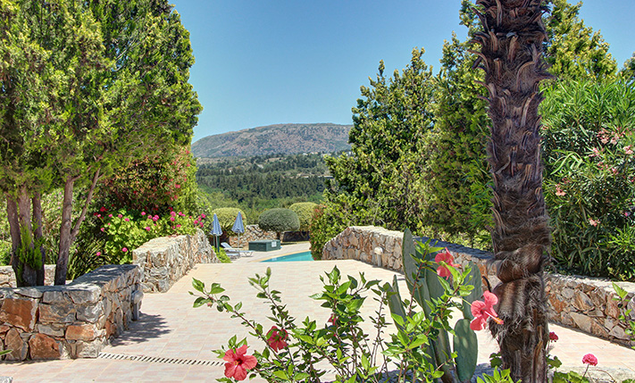 IN A LUSH COMPLEX WITH SPACIOUS SWIMMING POOLS