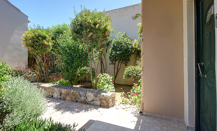 ΣΕ ΠΕΡΙΠΟΙΗΜΕΝΟ ΣΥΓΚΡΟΤΗΜΑ ΜΕ ΜΕΓΑΛΗ ΠΙΣΙΝΑ