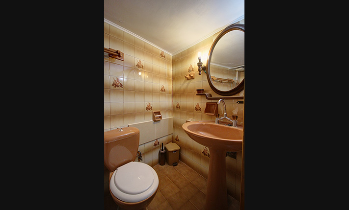 VENETIAN BUILDING RESTORED INTO 2 APARTMENTS