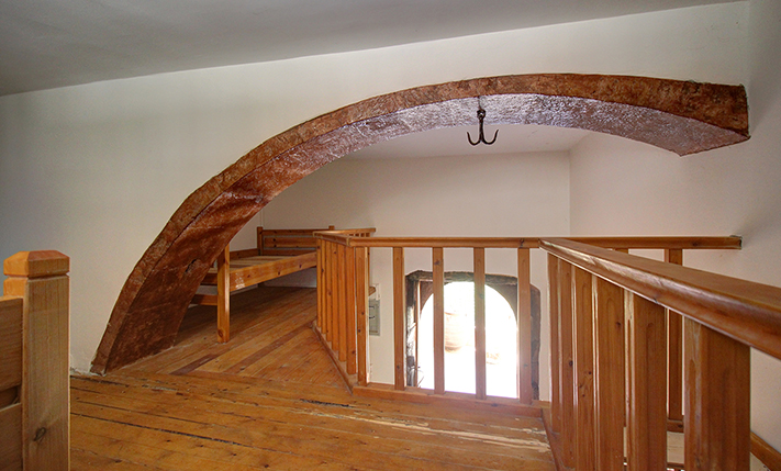 VENETIAN BUILDING RESTORED INTO 2 APARTMENTS