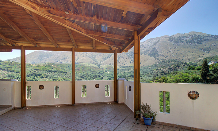 VENETIAN BUILDING RESTORED INTO 2 APARTMENTS