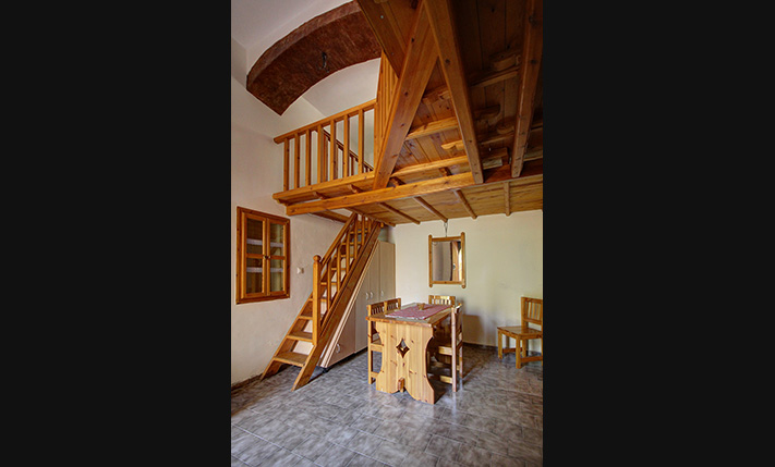 VENETIAN BUILDING RESTORED INTO 2 APARTMENTS