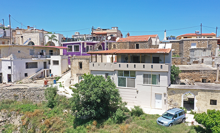 2-UNIT BUILDING IN A VENETIAN NEIGHBORHOOD