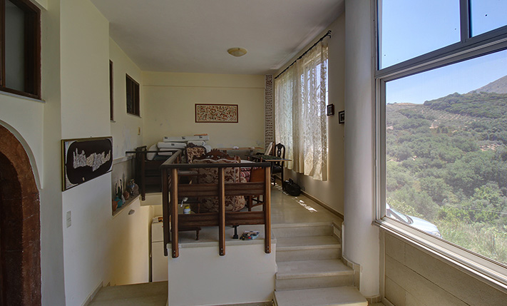 2-UNIT BUILDING IN A VENETIAN NEIGHBORHOOD