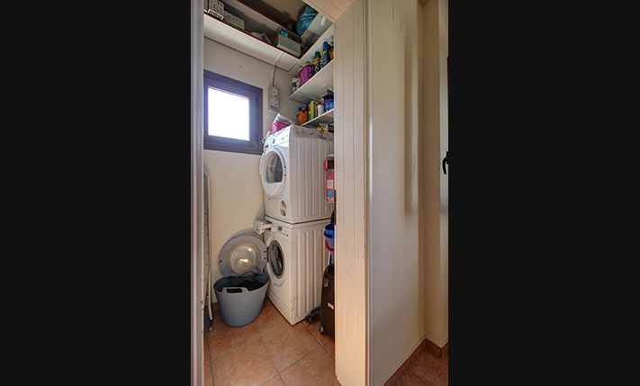 TOP-FLOOR FAMILY APARTMENT IN A 2-LEVEL BUILDING