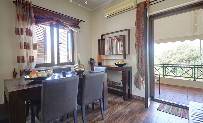 TOP-FLOOR FAMILY APARTMENT IN A 2-LEVEL BUILDING