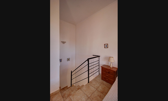 ΟΙΚΙΑ ΜΕ ΙΔΙΩΤΙΚΟ ΚΗΠΟ ΣΕ ΕΞΟΧΙΚΟ ΣΥΓΚΡΟΤΗΜΑ