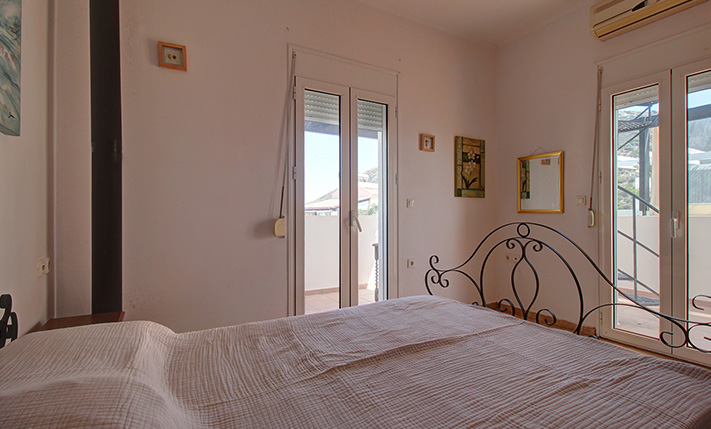 HOUSE WITH A PRIVATE GARDEN IN VACATION COMPLEX