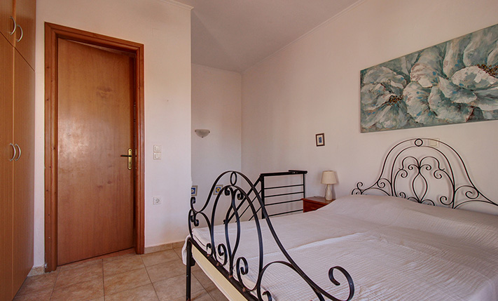 HOUSE WITH A PRIVATE GARDEN IN VACATION COMPLEX