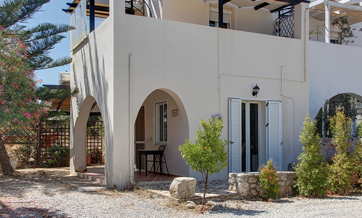 HOUSE WITH A PRIVATE GARDEN IN VACATION COMPLEX