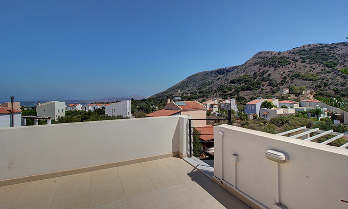 HOUSE WITH A PRIVATE GARDEN IN VACATION COMPLEX