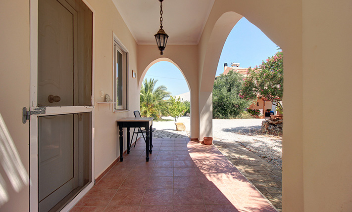 HOUSE WITH A PRIVATE GARDEN IN VACATION COMPLEX