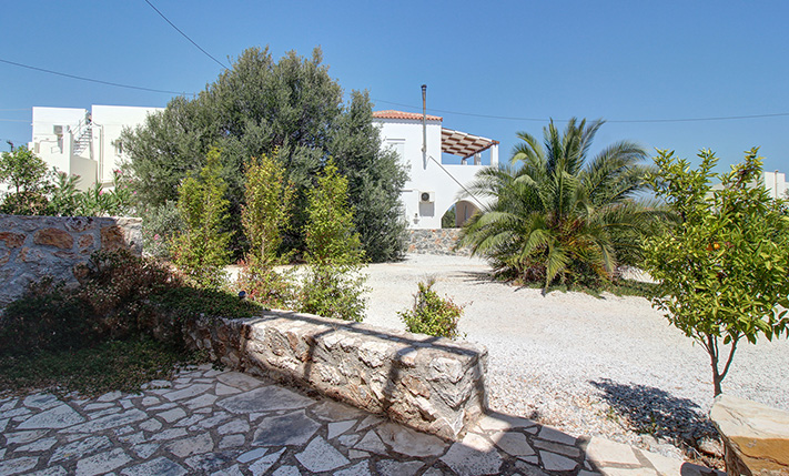 HOUSE WITH A PRIVATE GARDEN IN VACATION COMPLEX