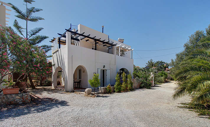 HOUSE WITH A PRIVATE GARDEN IN VACATION COMPLEX