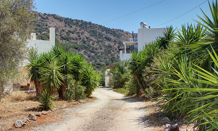 HOUSE WITH A PRIVATE GARDEN IN VACATION COMPLEX