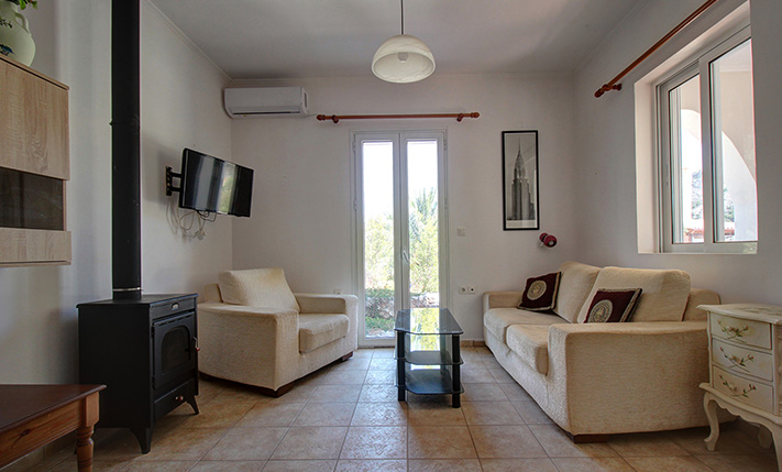 HOUSE WITH A PRIVATE GARDEN IN VACATION COMPLEX