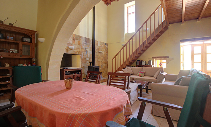 ΓΡΑΦΙΚΗ ΑΓΡΟΙΚΙΑ ΜΕΣΑ ΣΤΟΥΣ ΕΛΑΙΩΝΕΣ