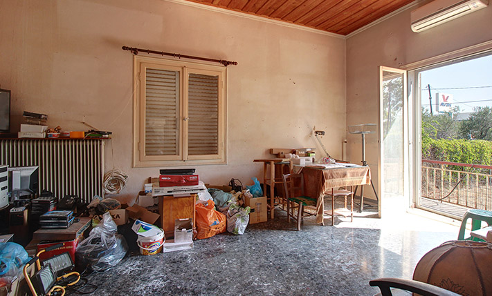 A DISTINCTIVE SINGLE-LEVEL HOUSE IN VAMOS