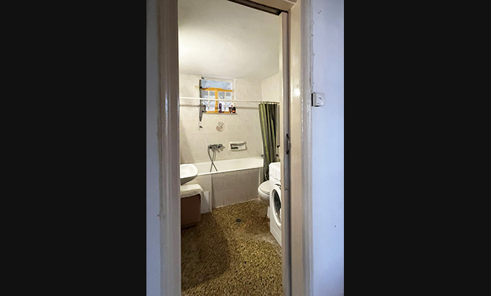 A DISTINCTIVE SINGLE-LEVEL HOUSE IN VAMOS