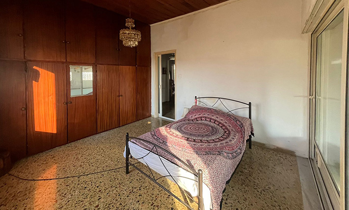 A DISTINCTIVE SINGLE-LEVEL HOUSE IN VAMOS