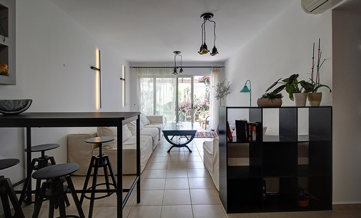 GROUND LEVEL APT WITH GARDEN NEXT TO THE BEACH