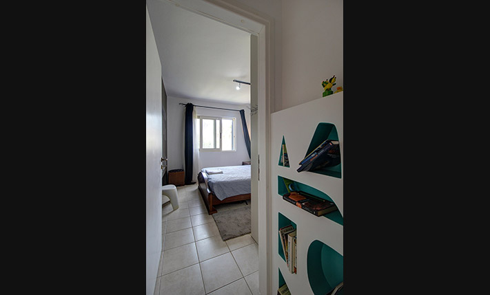 GROUND LEVEL APT WITH GARDEN NEXT TO THE BEACH