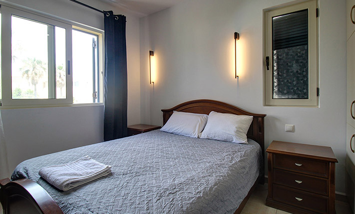 GROUND LEVEL APT WITH GARDEN NEXT TO THE BEACH