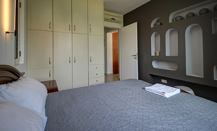 GROUND LEVEL APT WITH GARDEN NEXT TO THE BEACH