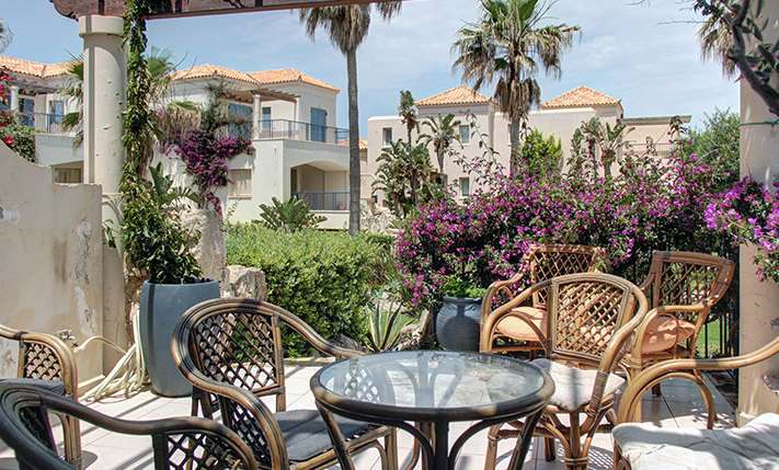 GROUND LEVEL APT WITH GARDEN NEXT TO THE BEACH