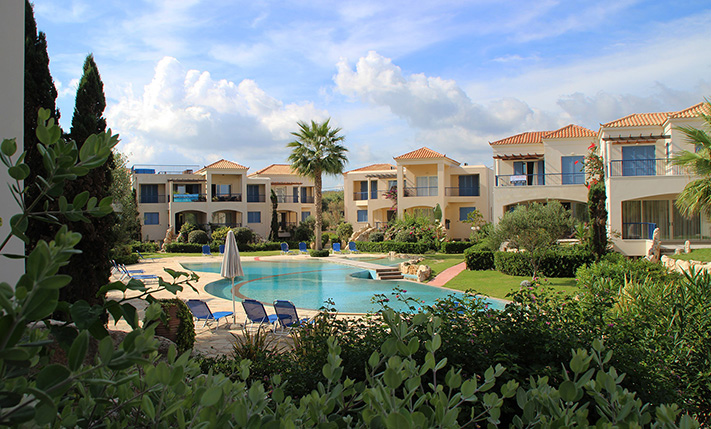 GROUND LEVEL APT WITH GARDEN NEXT TO THE BEACH