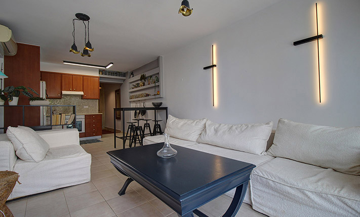 GROUND LEVEL APT WITH GARDEN NEXT TO THE BEACH