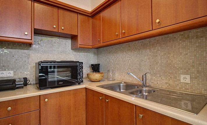 LUXURIOUS BASEMENT WITH GARDEN NEAR THE BEACH