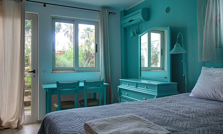 LUXURIOUS BASEMENT WITH GARDEN NEAR THE BEACH