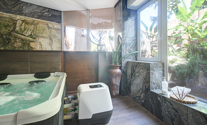 LUXURIOUS BASEMENT WITH GARDEN NEAR THE BEACH