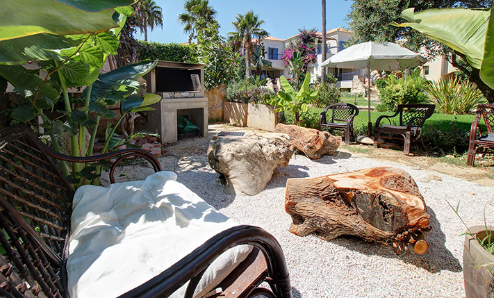 LUXURIOUS BASEMENT WITH GARDEN NEAR THE BEACH