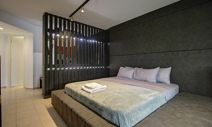 LUXURIOUS BASEMENT WITH GARDEN NEAR THE BEACH