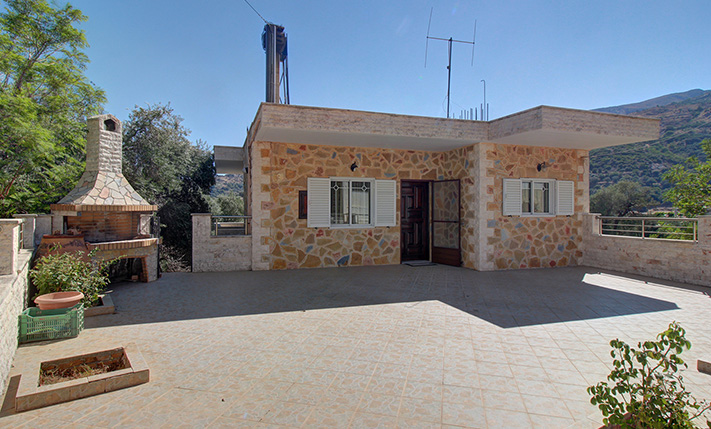 A LOVINGLY CARED-FOR HOUSE 15 MIN FROM SOUGIA