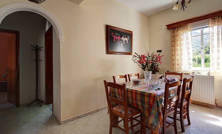A LOVINGLY CARED-FOR HOUSE 15 MIN FROM SOUGIA