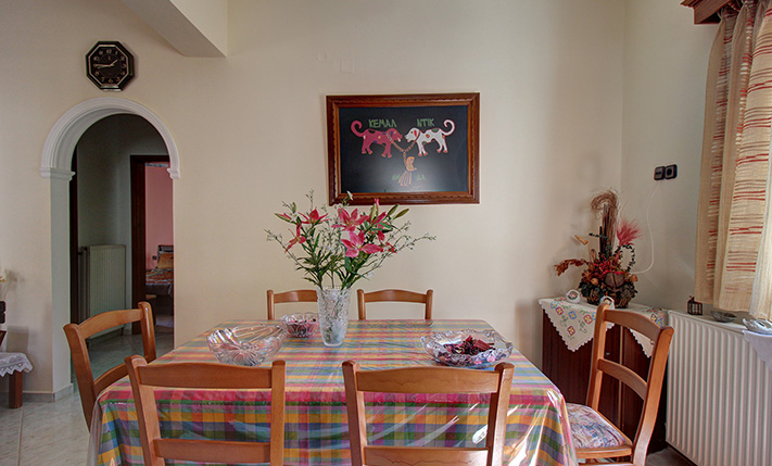 A LOVINGLY CARED-FOR HOUSE 15 MIN FROM SOUGIA
