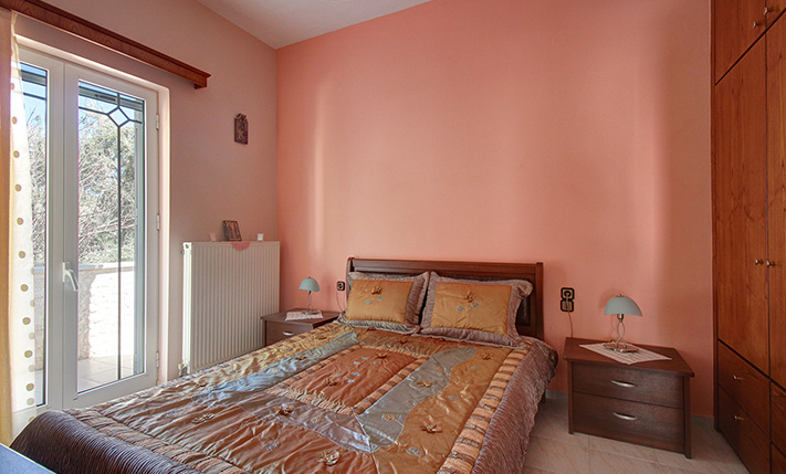 A LOVINGLY CARED-FOR HOUSE 15 MIN FROM SOUGIA