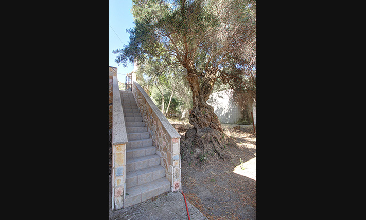 A LOVINGLY CARED-FOR HOUSE 15 MIN FROM SOUGIA