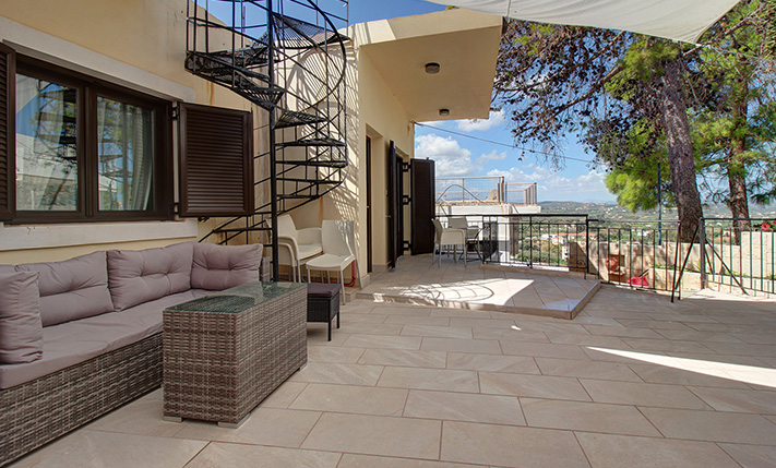 APARTMENT WITH AN EXTRA GUESTHOUSE & SEA VIEWS