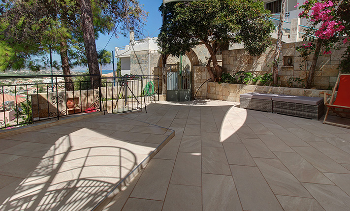 ΔΙΑΜΕΡΙΣΜΑ ΜΕ ΞΕΝΩΝΑ & ΘΕΑ ΘΑΛΑΣΣΑ