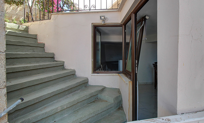 APARTMENT WITH AN EXTRA GUESTHOUSE & SEA VIEWS