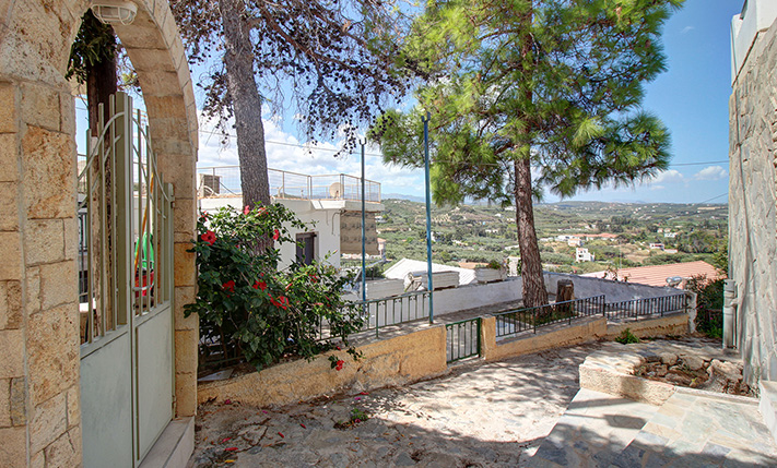 APARTMENT WITH AN EXTRA GUESTHOUSE & SEA VIEWS